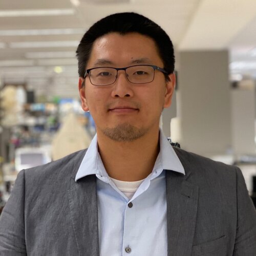 Chi Ting in front of a lab background