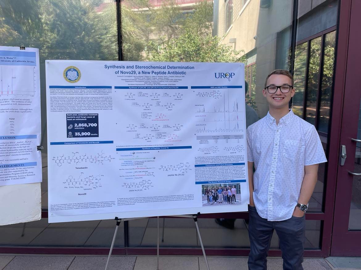 Our undergraduate Andrew presenting his poster before receiving his award for the "Outstanding Chemistry Student from UCI for 2022" awarded by the Orange County American Chemical Society. Congratulations Andrew!